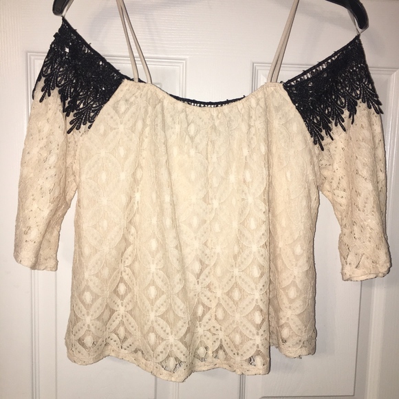 Off the Shoulder lace top - Picture 4 of 5